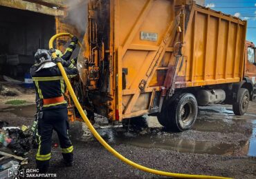 У Іршаві вогнеборці ліквідували пожежу у сміттєвозі