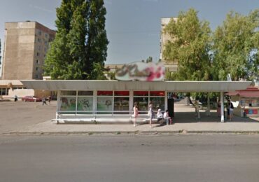 В Ужгороді громада повернула у власність автобусну зупинку