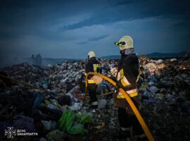Рятувальники ліквідували пожежу на сміттєзвалищі у Хустському районі