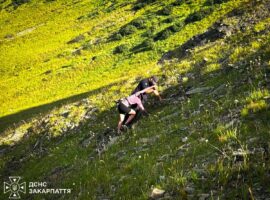 На Рахівщині рятувальники знайшли двох туристів, які заблукали в горах