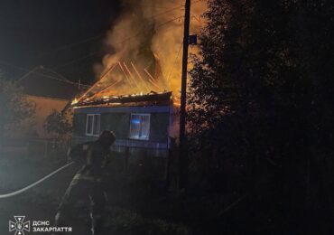 На Ужгородщині рятувальники врятували житловий будинок від повного знищення