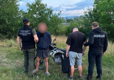 На Закарпатті затримали переправників, які за $6500 планували переправити чоловіка до Румунії