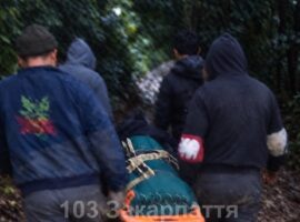 На Хустщині медики подолали 6 км лісом, щоб врятувати травмованого грибника