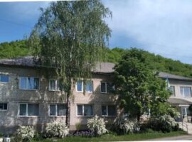 На Ужгородщині через суд зобов’язали оформити документи на дві школи